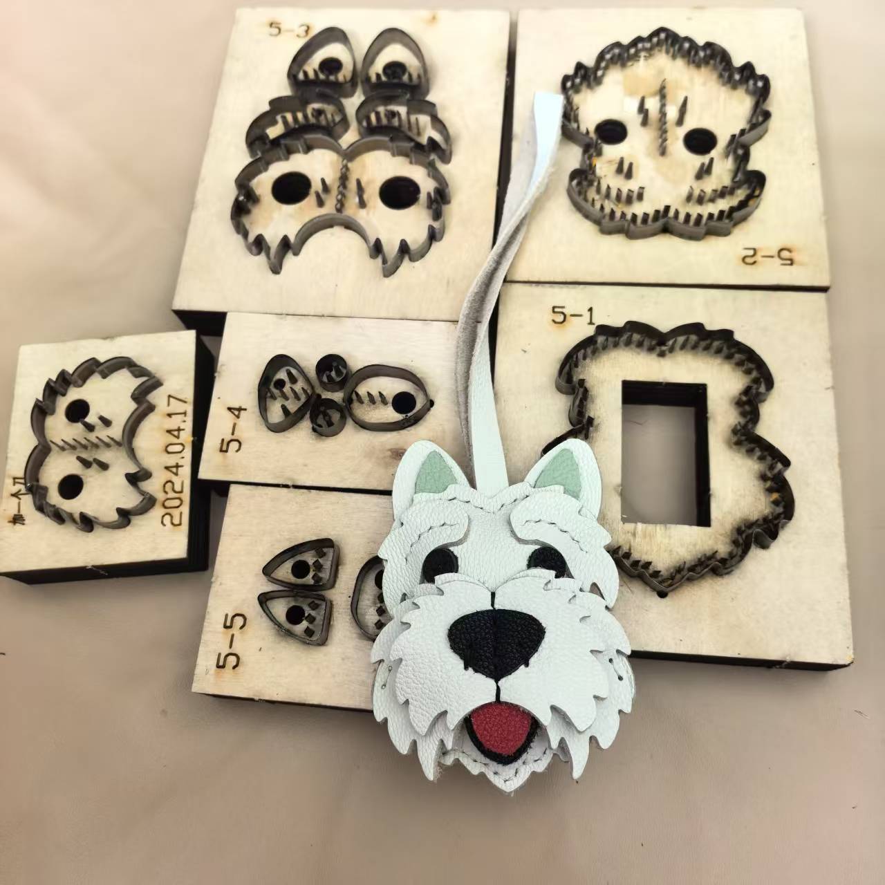 แม่พิมพ์ตัดไม้รูปสุนัขเวสตี้น่ - Dog Raincoat บทวิจารณ์และราคา